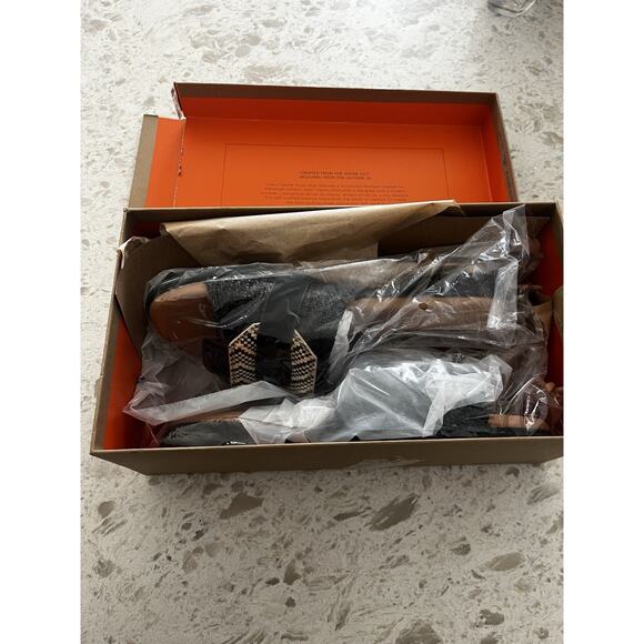 Gentle Souls by Kenneth Cole Women's Hudson Flat Sandal, Black Raffia, 9 - Picture 10 of 11